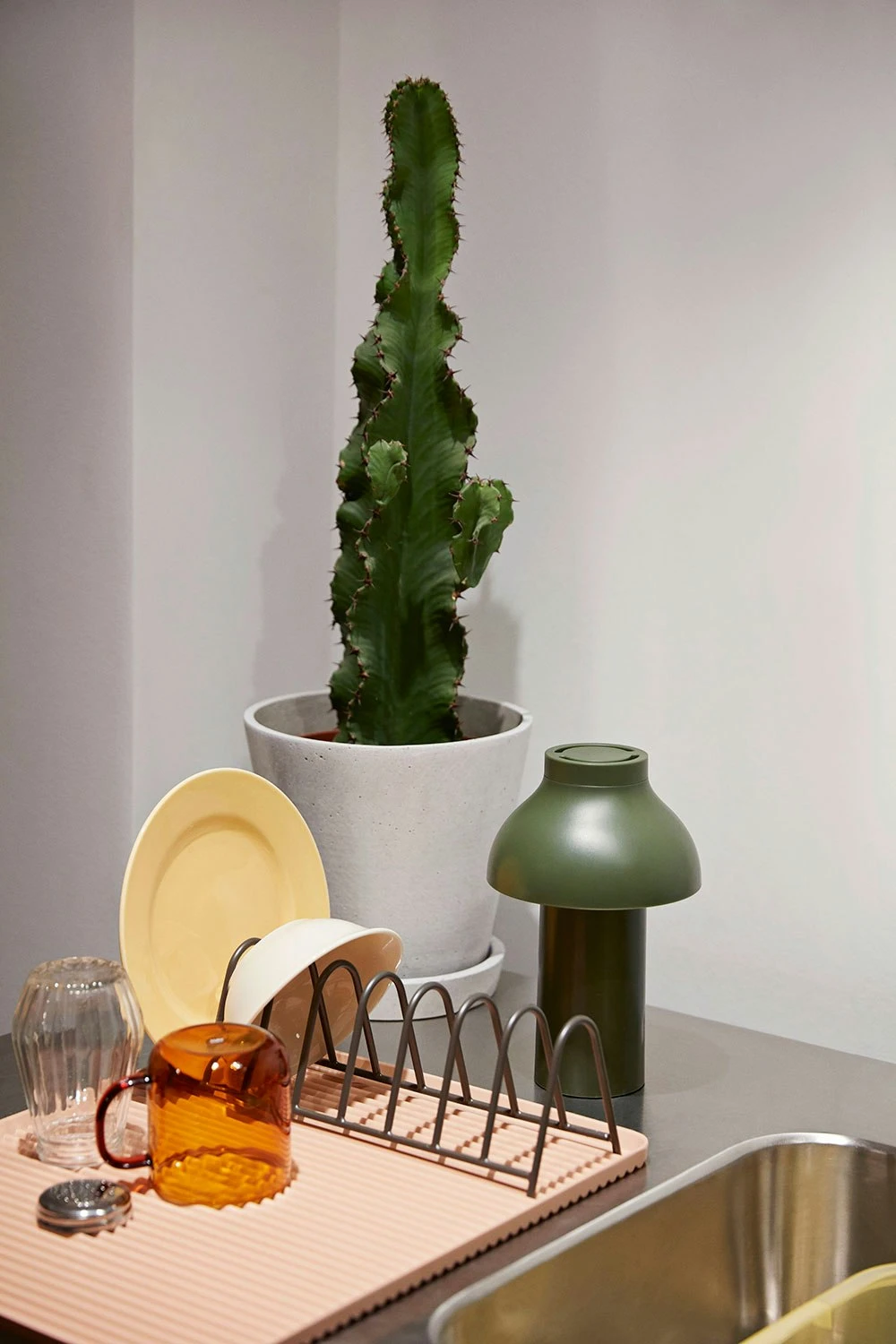 Hay Pc Portable Tischlampe, Olive – Bild 2