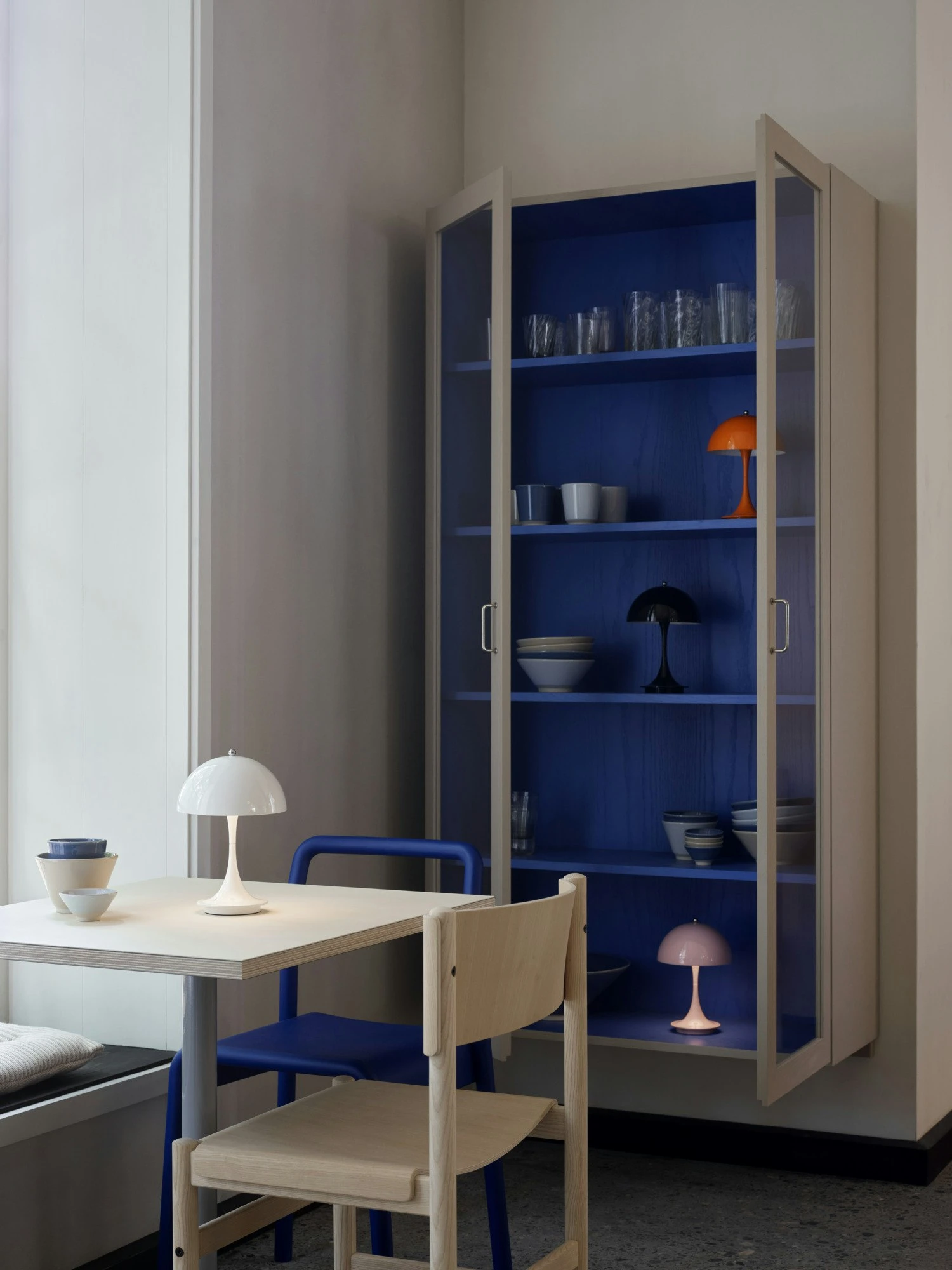 Louis Poulsen Panthella Tischlampe Metall Tragbar, Schwarz – Bild 3